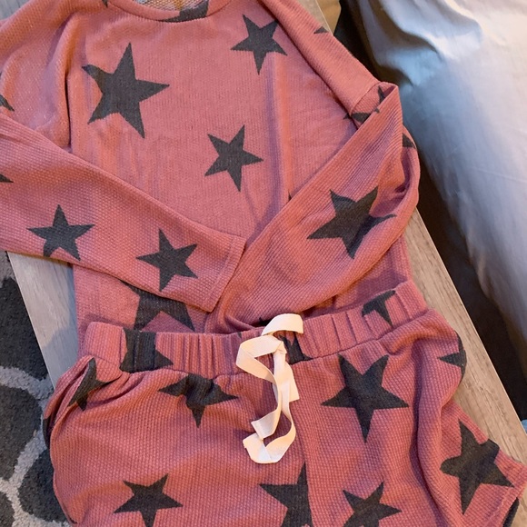 - Two piece Star Print Short Set Top and shorts - Picture 3 of 7